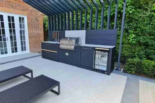 Outdoor kitchen in highgate london on patio