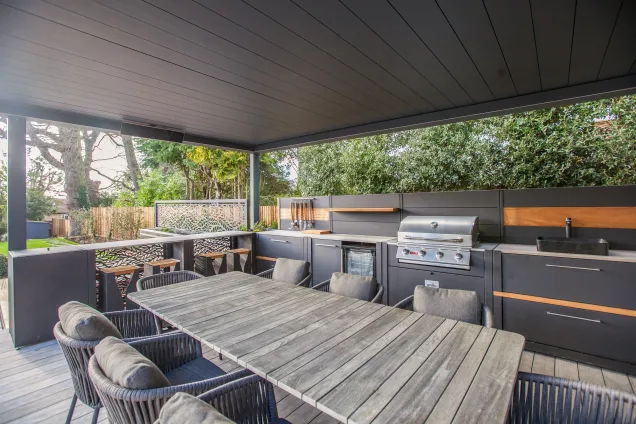 Outdoor kitchen in Stoke D'Abernon, Cobham garden with dining table