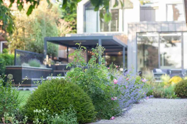 Outdoor kitchen in Stoke D'Abernon, Cobham garden with shrubs in forground