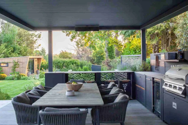 Outdoor kitchen in Stoke D'Abernon, Cobham