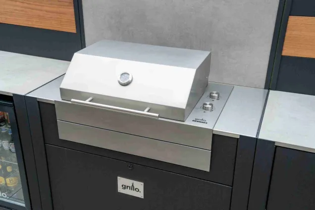 outdoor kitchen with voltiq electric bbq