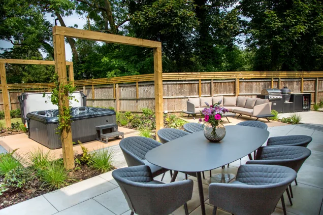 Outdoor kitchen in Ashby Leicestershire with dining area