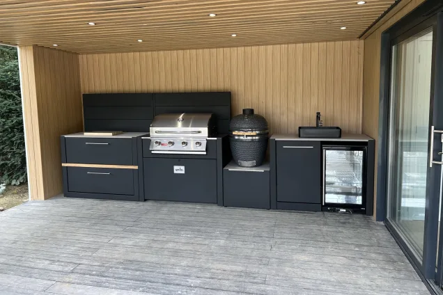 straight-run layout outdoor kitchen under roof in Sevenoaks, Kent