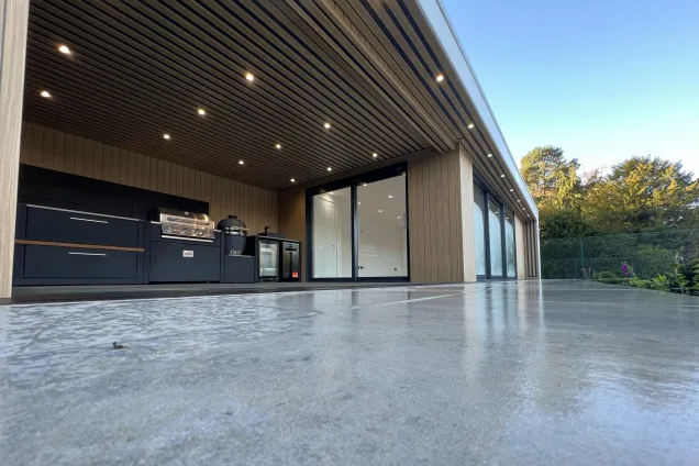 outdoor kitchen under garden building roof in Sevenoaks, Kent