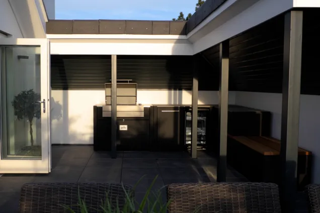 Outdoor kitchen in Birmingham with Voltiq bbq