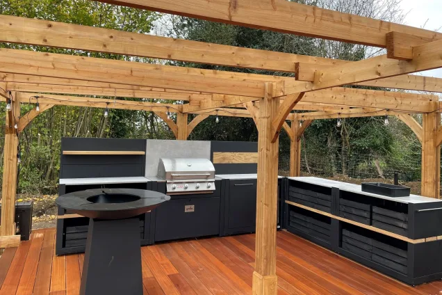outdoor kitchen with Bull Gas Grill and Chef's Anvil hotplate BBQ under pergola in Little Marlow