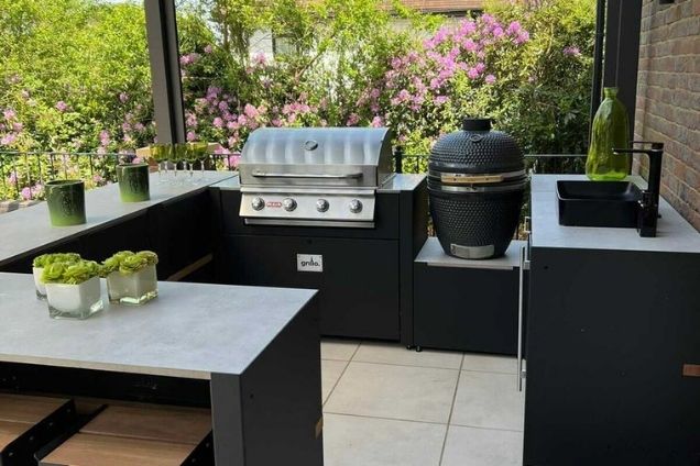 Outdoor kitchen in Tadworth with bull gas bbq and gusto bbq and storage units