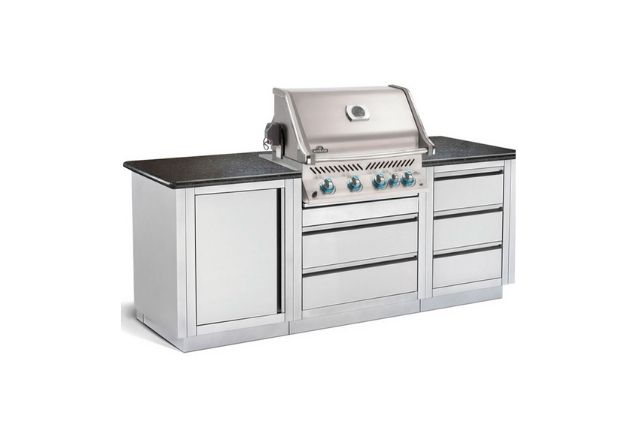Best Outdoor Kitchen
