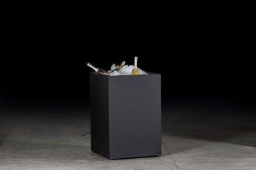 outdoor kitchen drinks station with ice and drinks in it