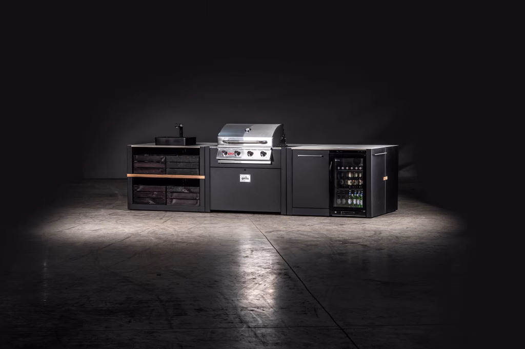 grillo studio layout with bull gas grill station, storage unit and drinks fridge and bin
