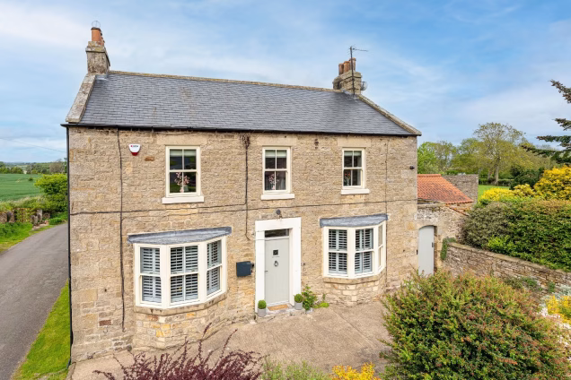 House in Richmond made of stone