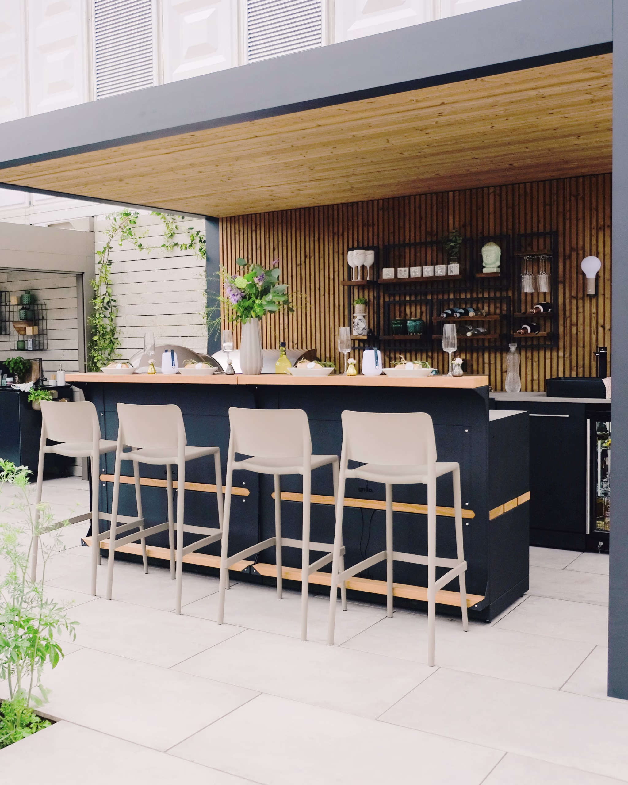 outdoor kitchen under pergola at Chelsea flower show